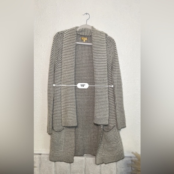 Vera Wang Princess silver and white long cardigan very soft material size large - Picture 3 of 9